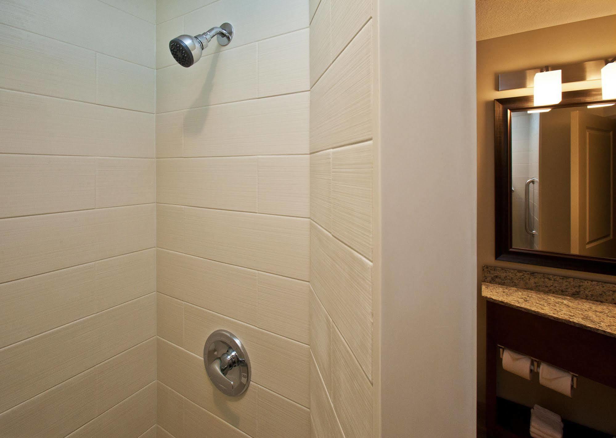 Americinn By Wyndham Hartford Sd Exterior photo